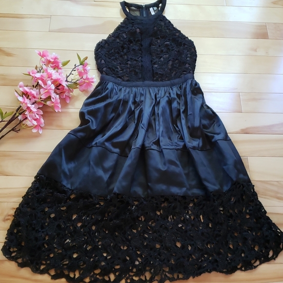 Halter dress ๐ค - Picture 4 of 16